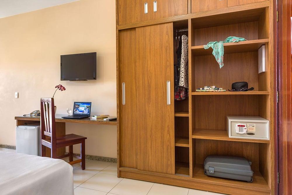 Vitoria Regia Praia Hotel 4*