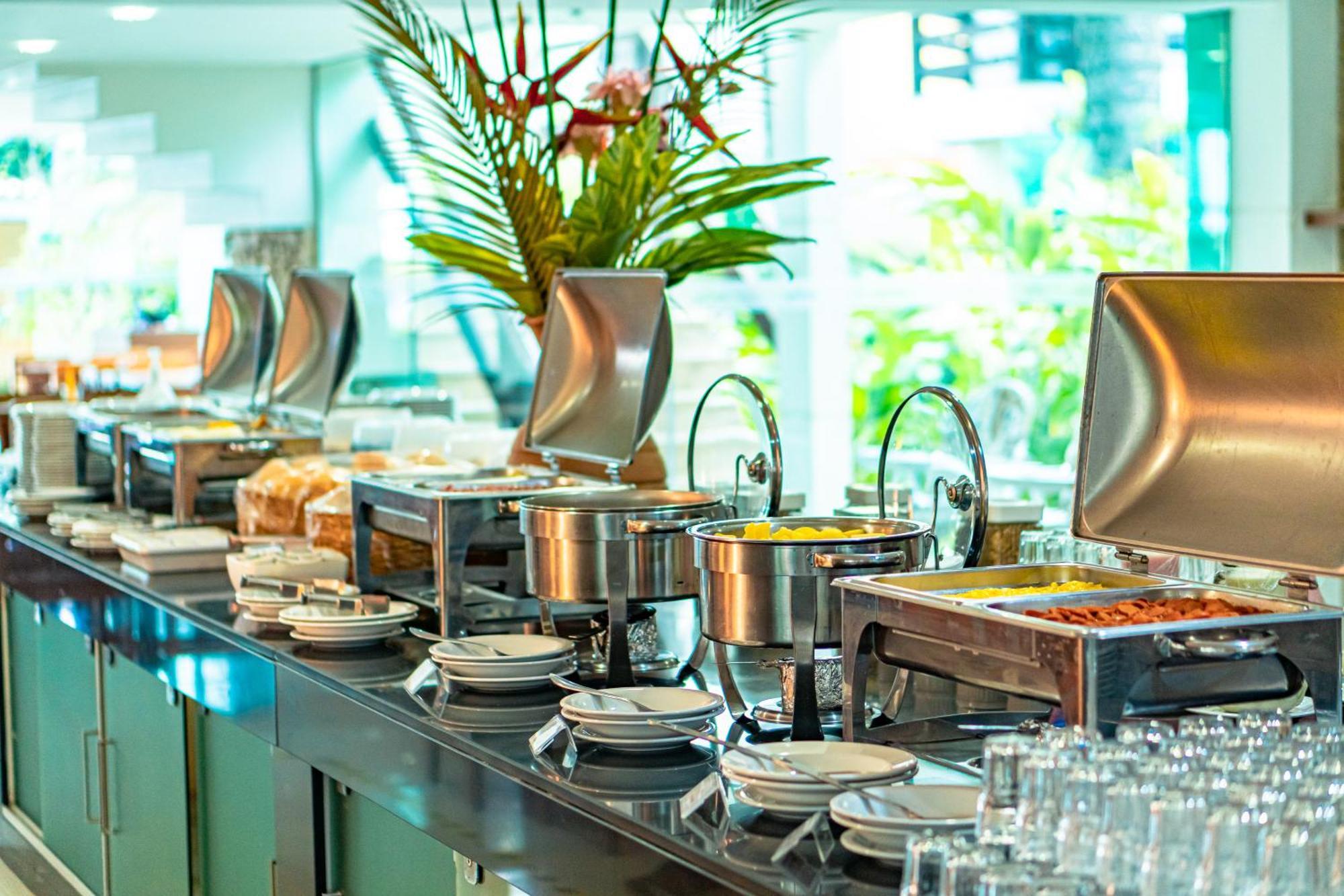 Vitoria Regia Praia Hotel 4*